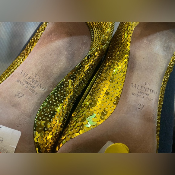 NWOB VALENTINO Dollybow Sequin Gold Shoes Heels - Size 37 - Picture 10 of 12